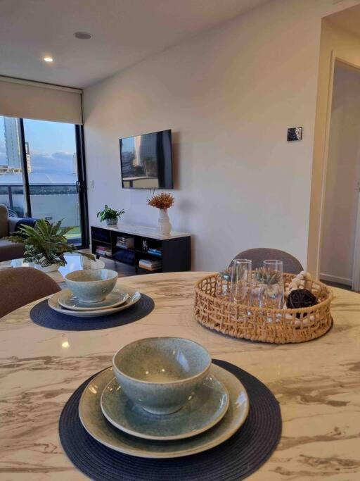 Modern 1 Brm Apartment With Pool Close To Beach Гоулд Коуст Екстериор снимка